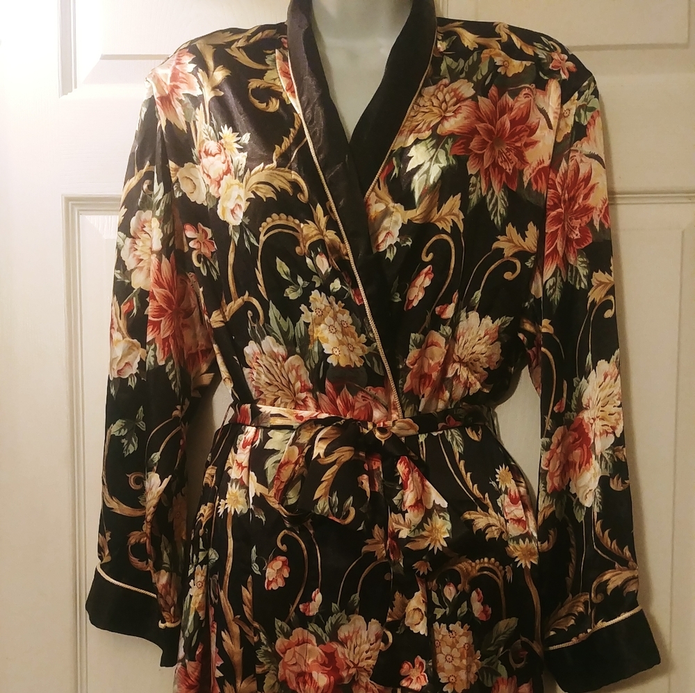 Amelia's black Floral Satin Wrap Robe& Slip set sz M/L